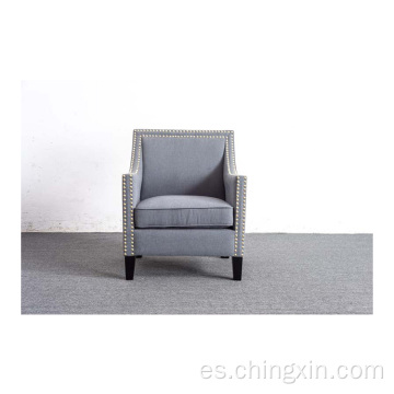 Sillas de sala de estar Nailhead Tela gris tela Silla de acento armado con patas de madera maciza CX663